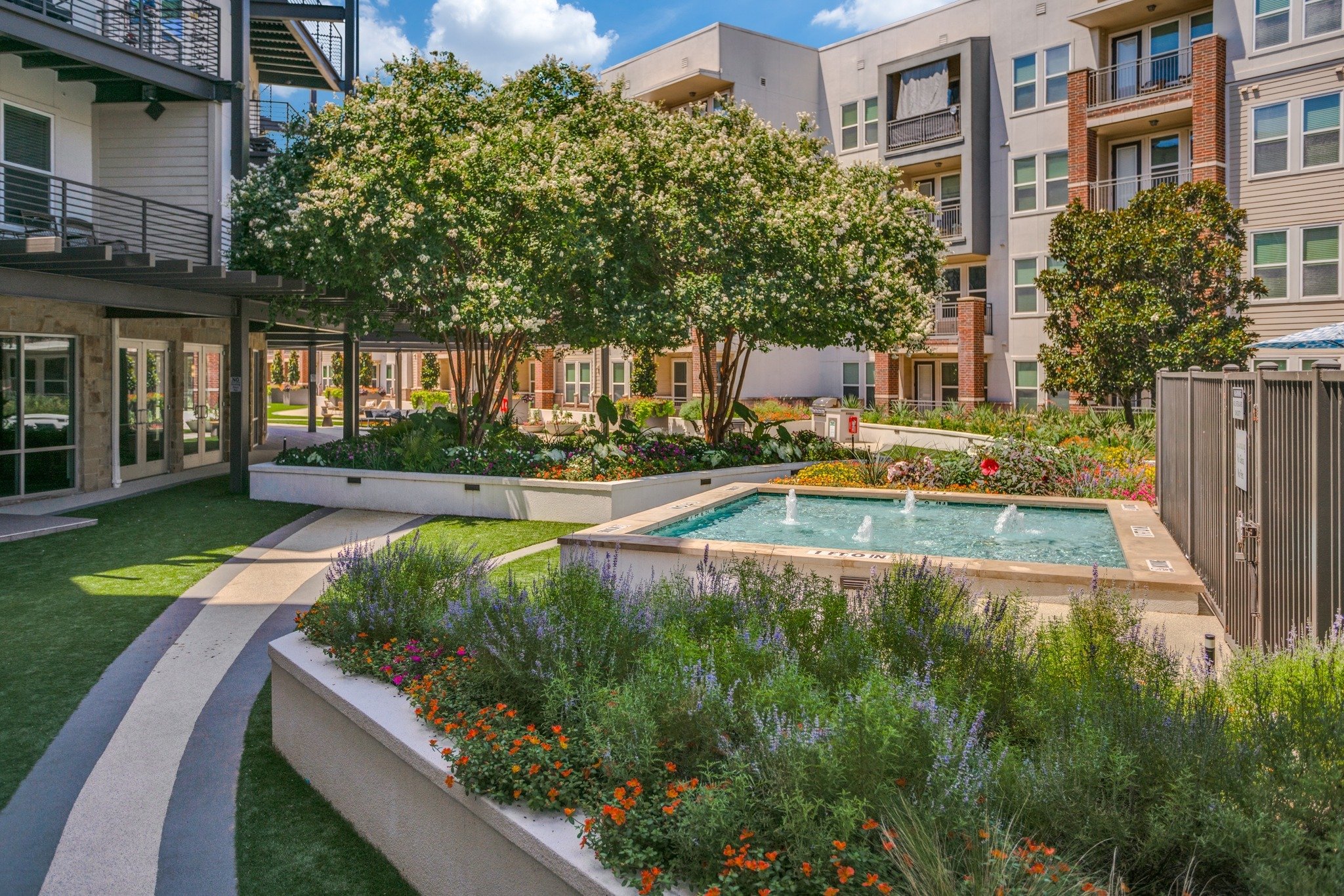 Complete Landsculpture - Apartment Property