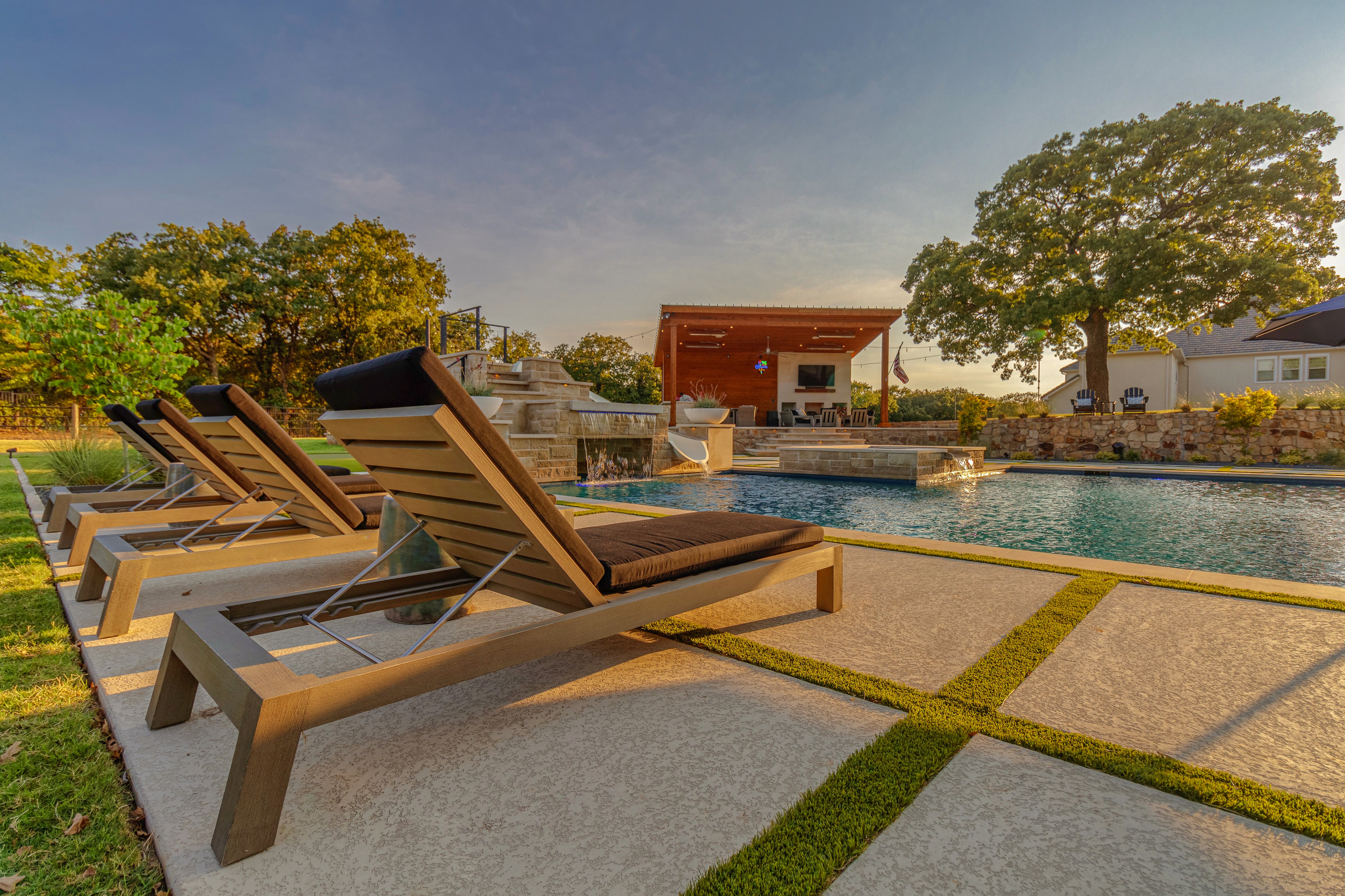 Flower Mound - Complete Landsculpture