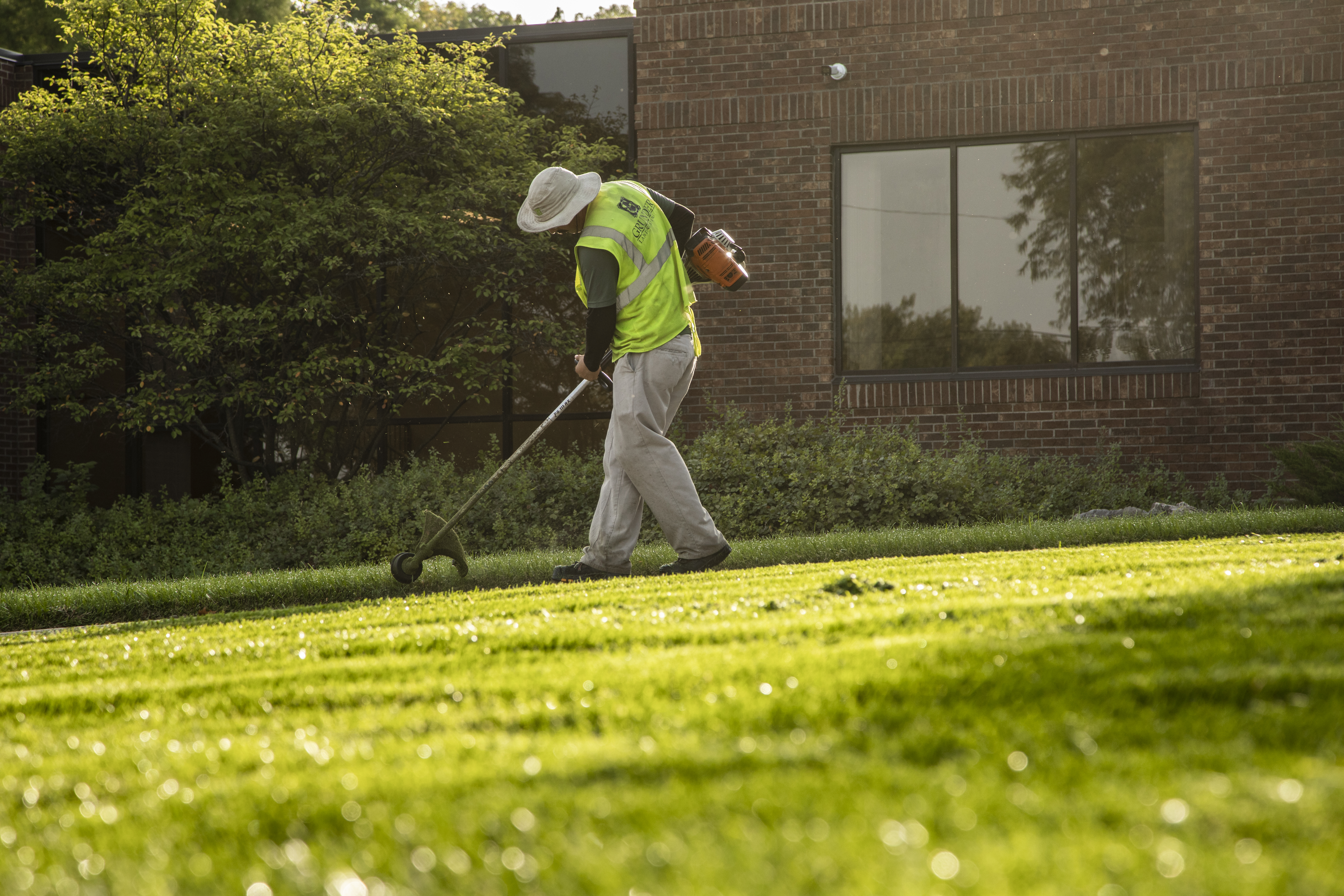How to Get Commercial Landscaping Contracts for Your Business